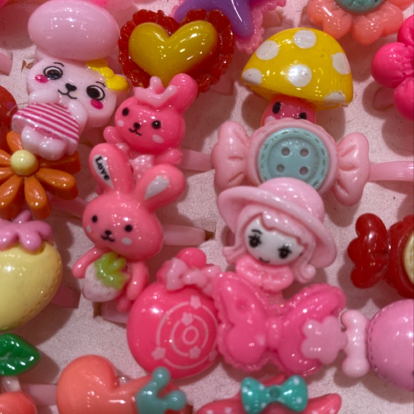 36 solid color rings in a heart box packaging Item Picture