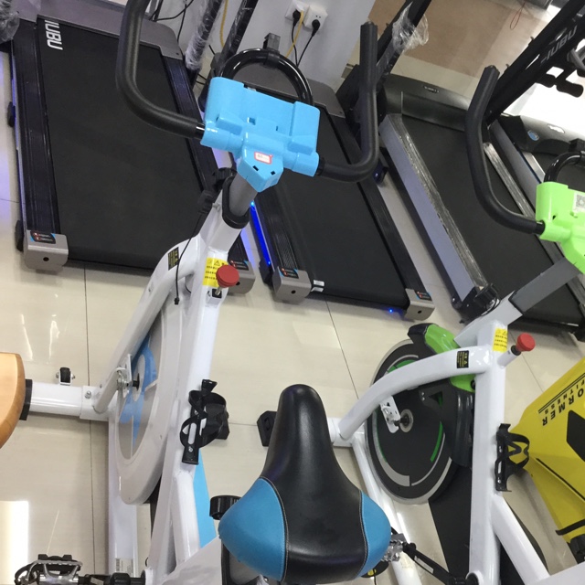 动感单车家用室内健身车健身房器材脚踏运动自行车产品图