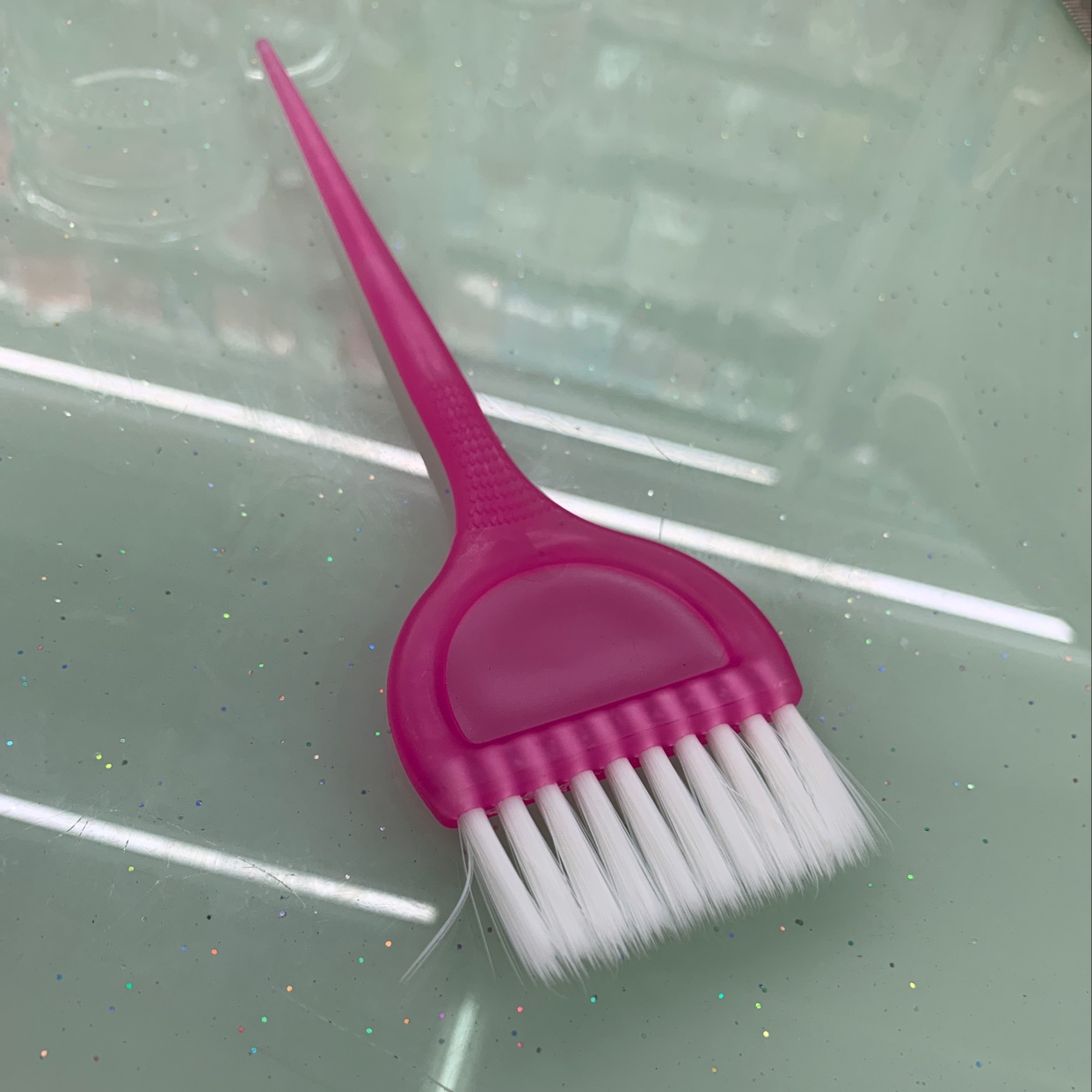 CY-B002 Colored White Bristle Hair Dyeing and Oiling Brush details Picture