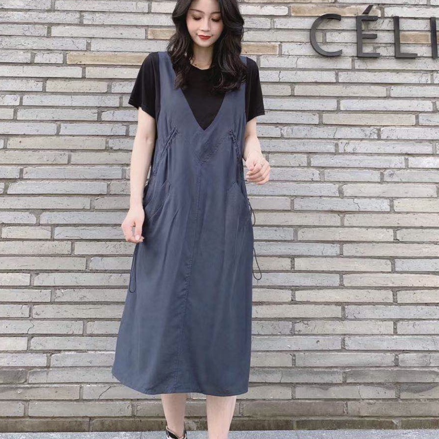 Skirt suit details Picture