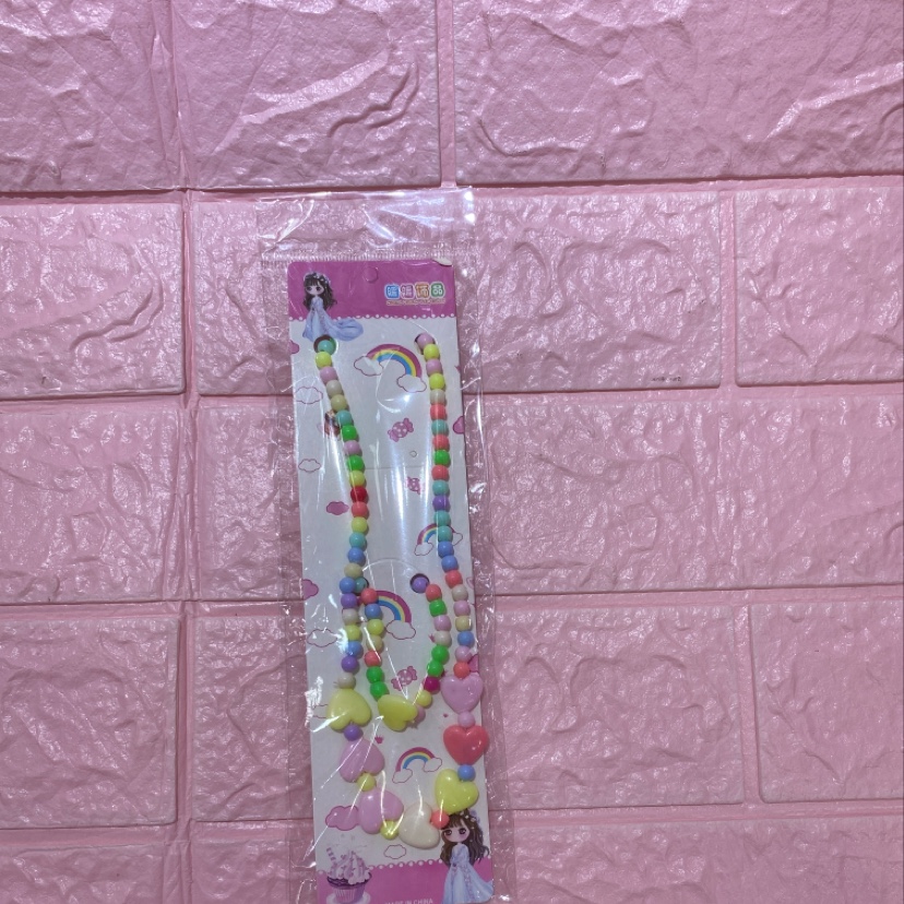A two-piece set of children's colorful necklace, heart-shaped solid color necklace and bracelet, warm and cozy Item Picture