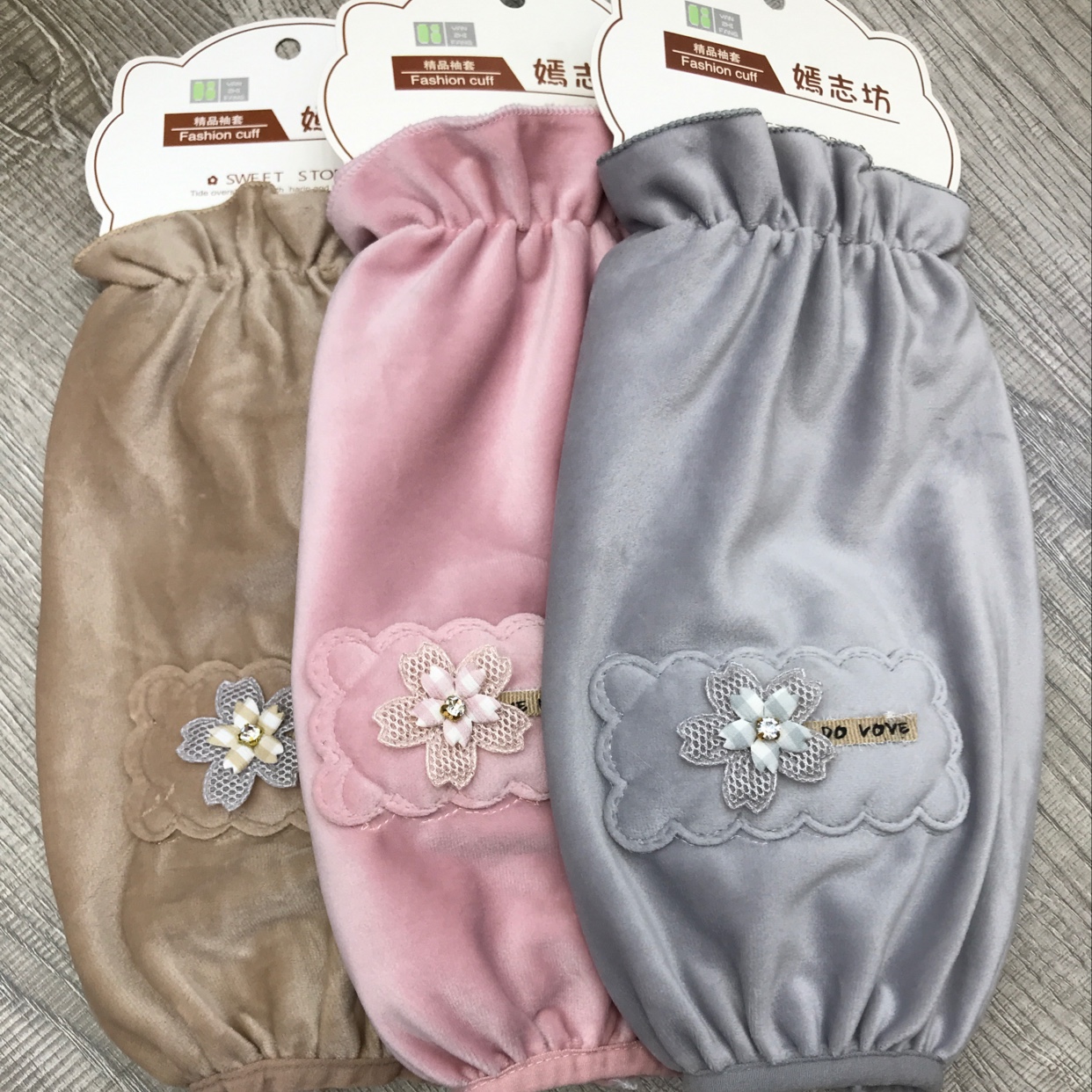 Adult long velvet embroidered sleeve sleeves details Picture