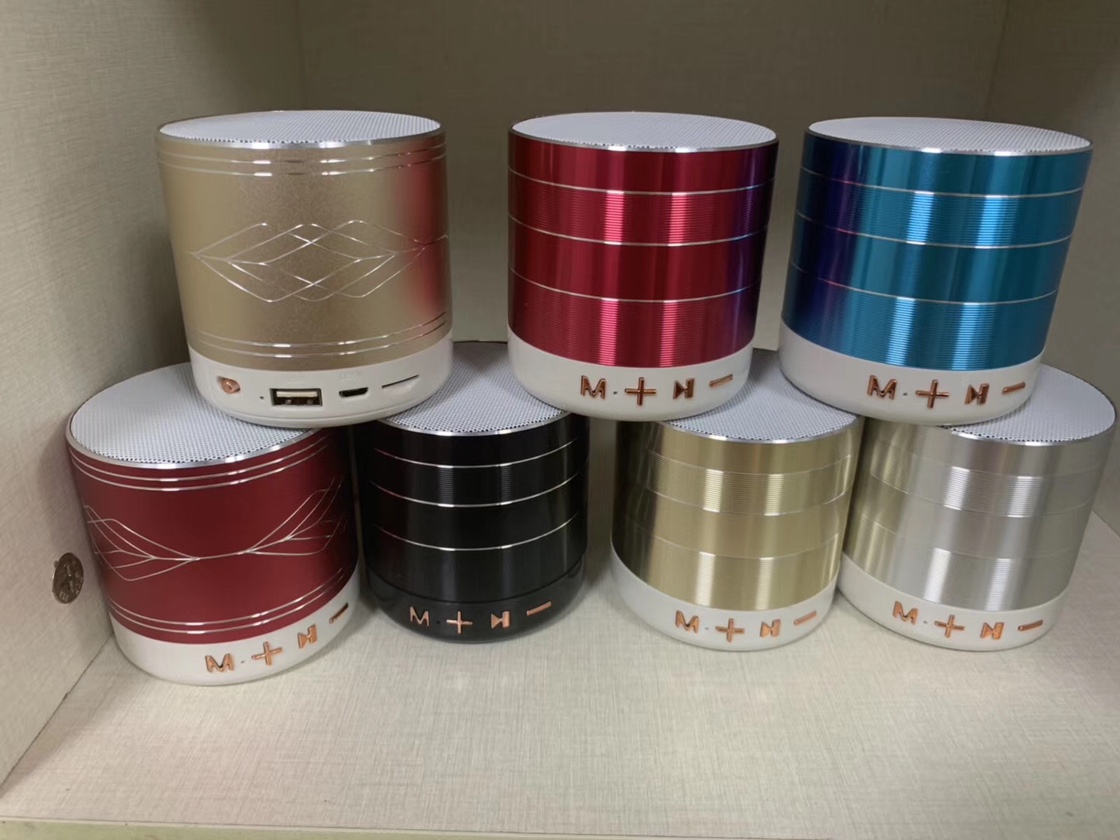 蓝牙音响，插U盘TF卡 ，带彩灯