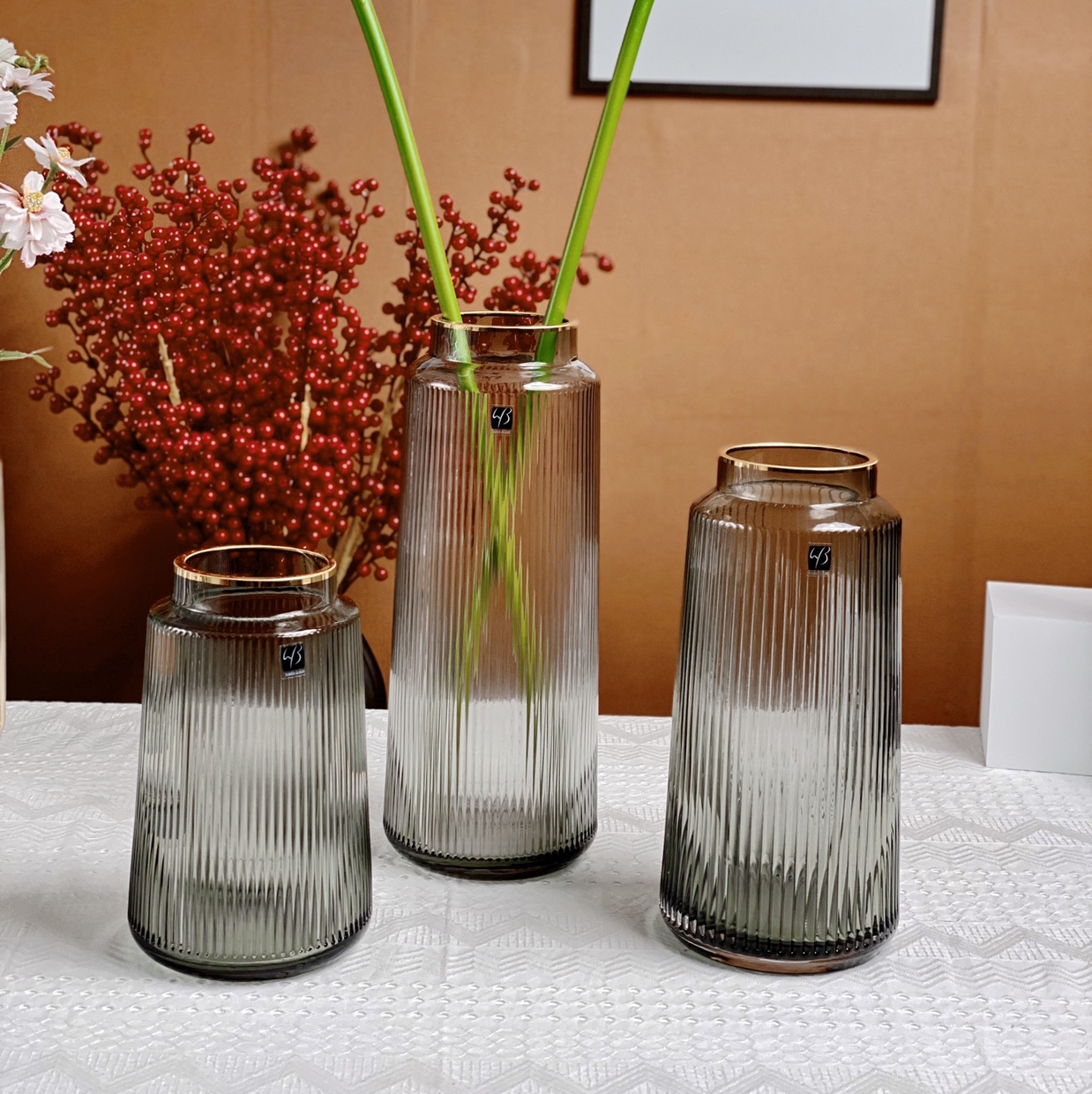 Nordic minimalist and light luxury style hand-painted vertical striped transparent glass vases, creative flower arrangement decorative items for living room model rooms, factory direct sales and wholesale