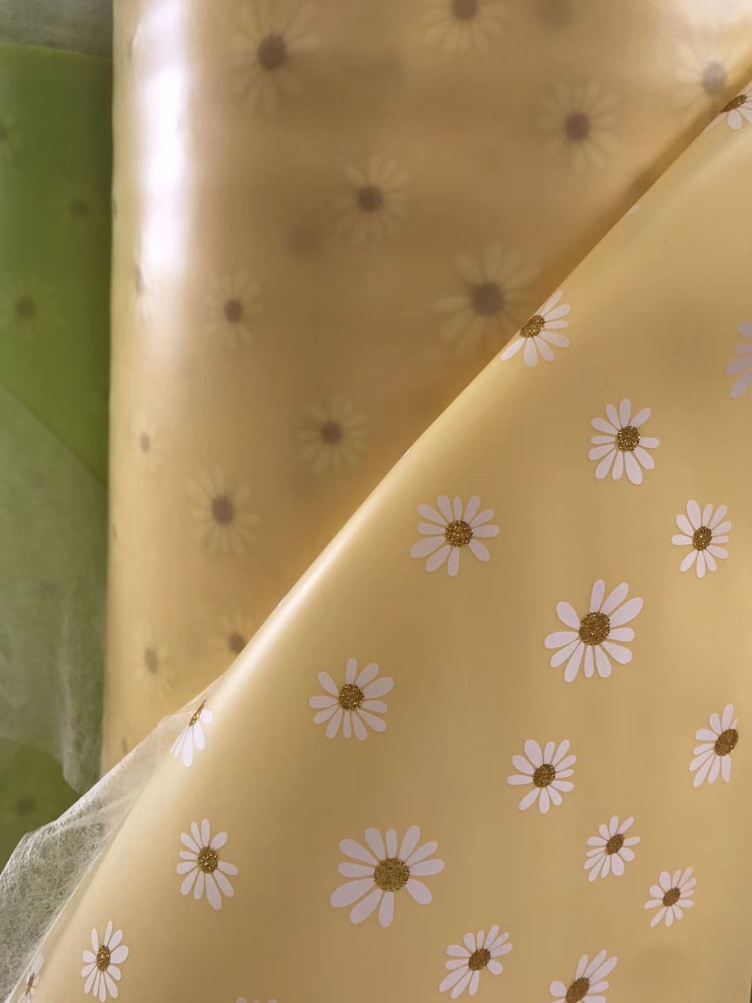 供应环保TPU小雏菊印花膜化妆包 零钱包材料膜详情图3