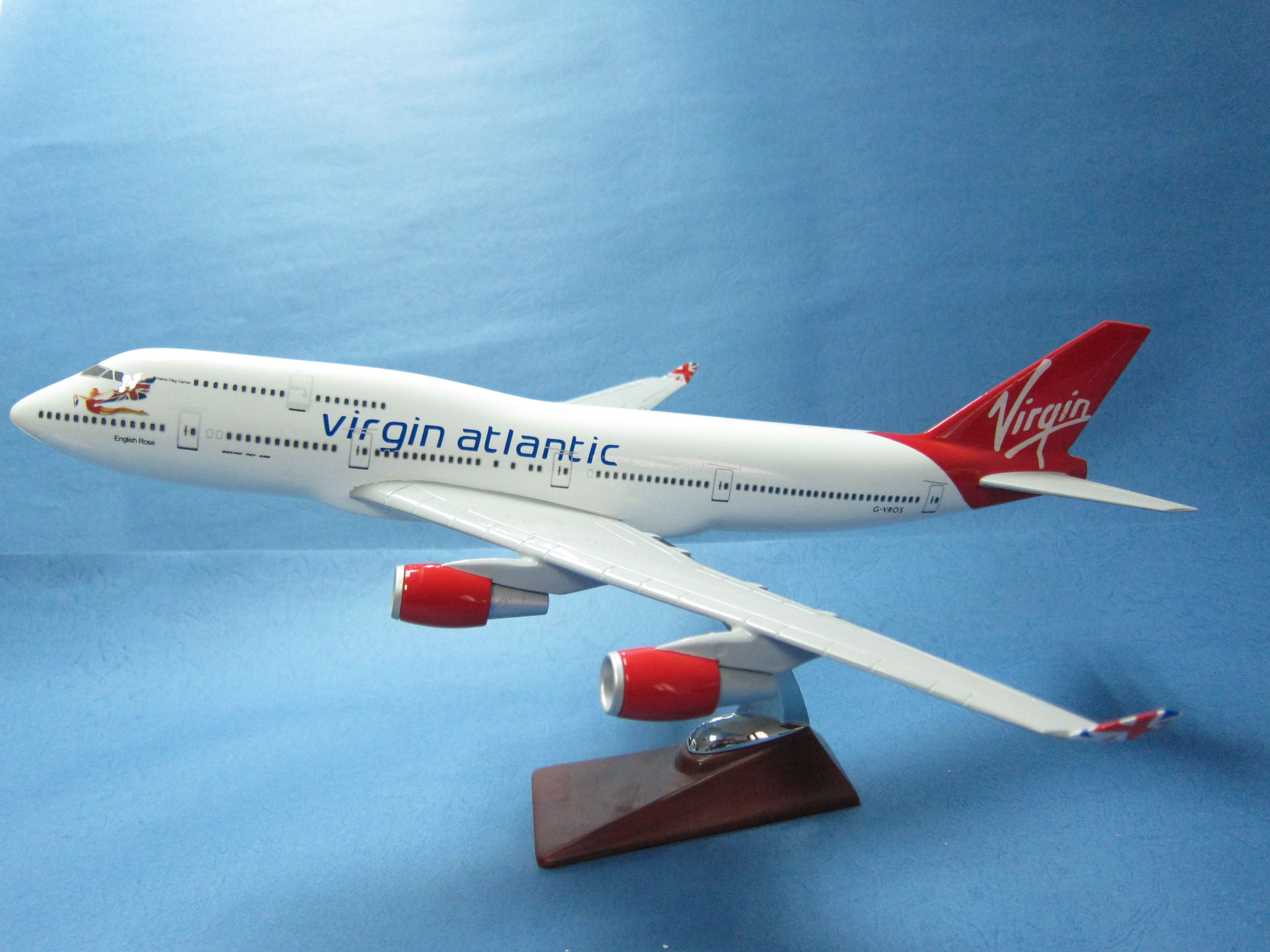 Model aircraft (should be Virgin Atlantic B747-400 aircraft) simulation aircraft synthetic resin model aircraft