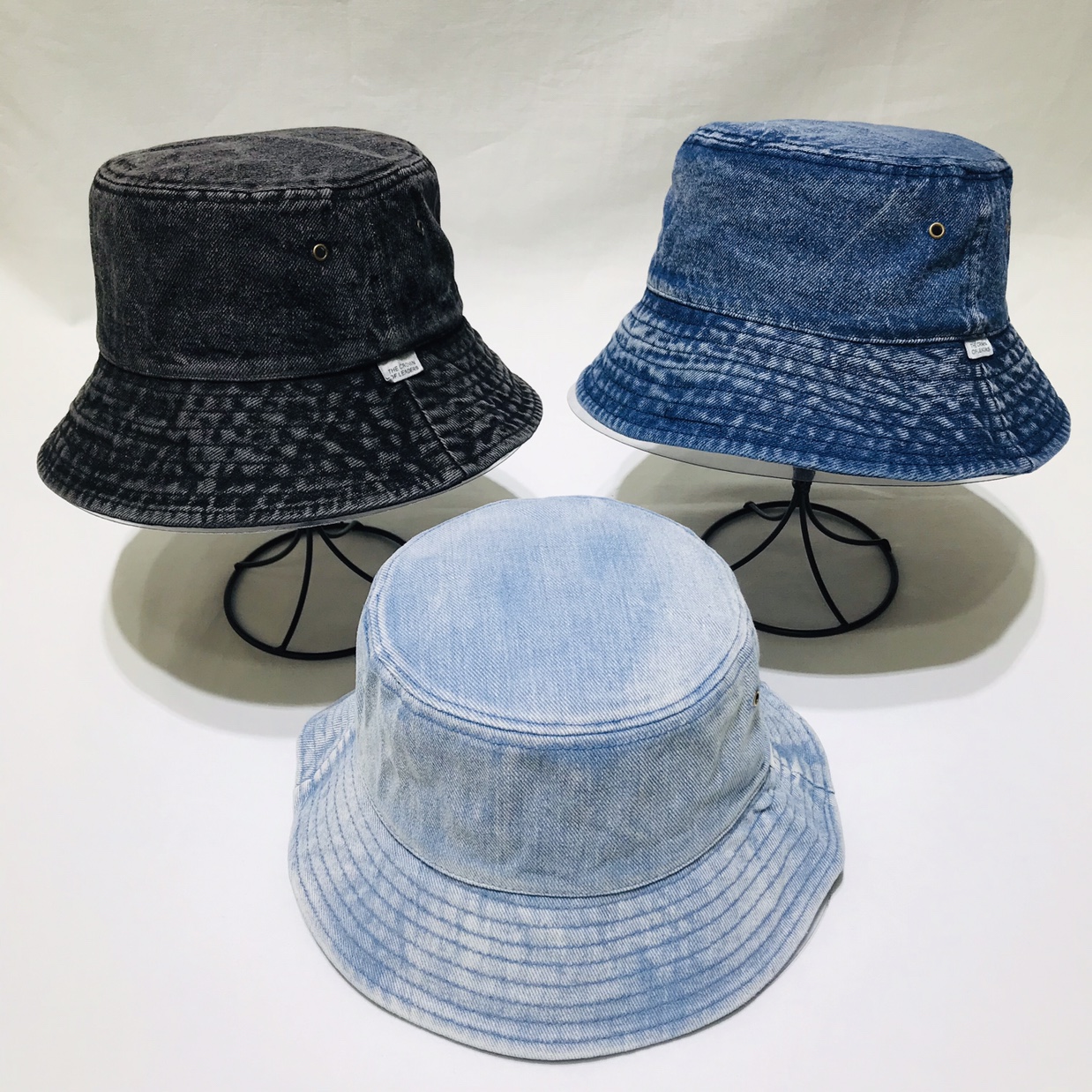 Washed denim hat and sun hat details Picture