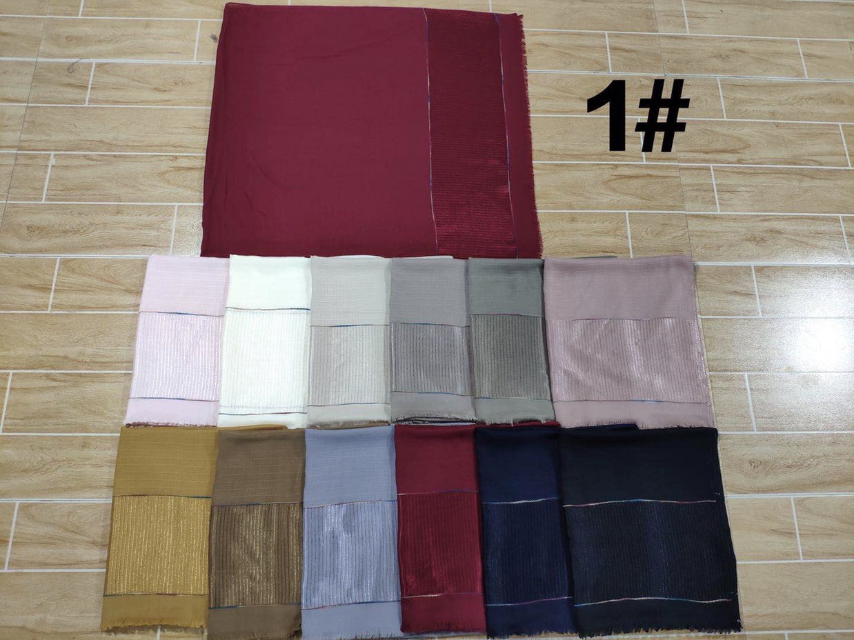 Gold scarf
Solid-color scarf an Arab turban thumbnail