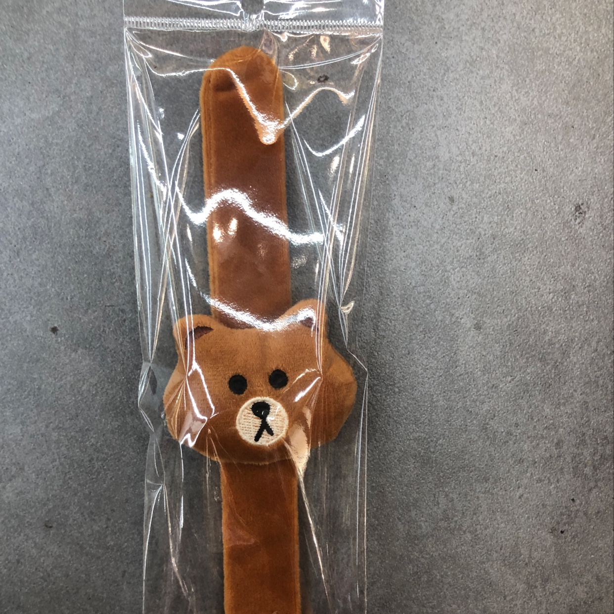 Brown bear clasps thumbnail