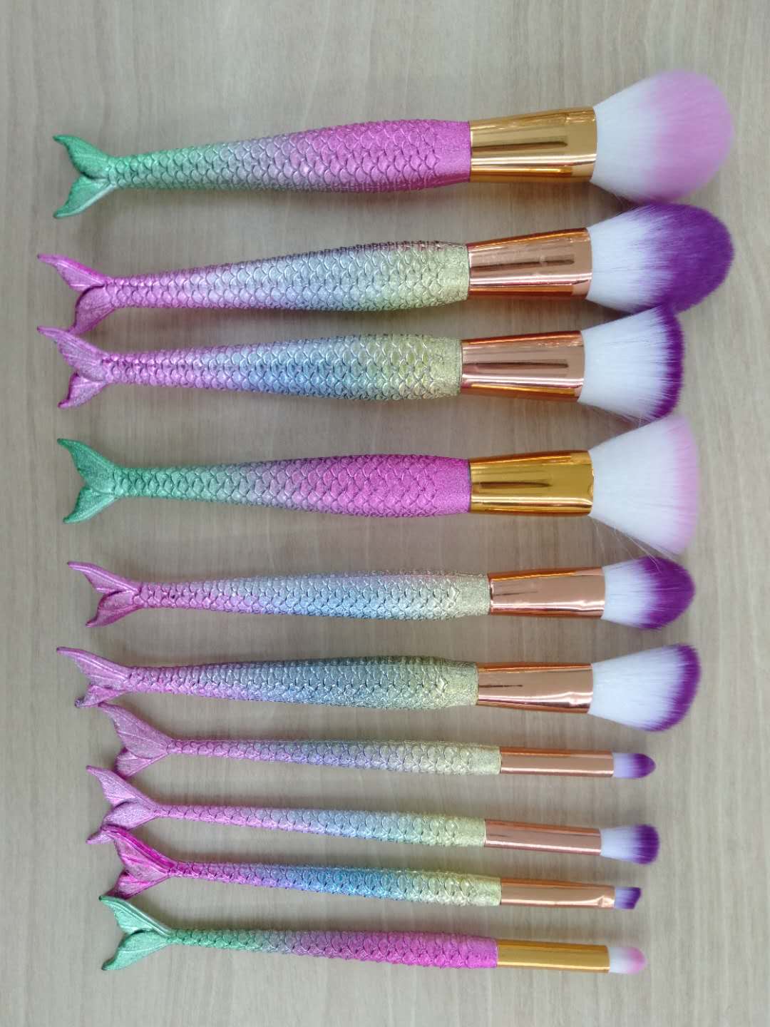 10 sets of makeup brushes, blush brushes, flat top brushes and highlights
