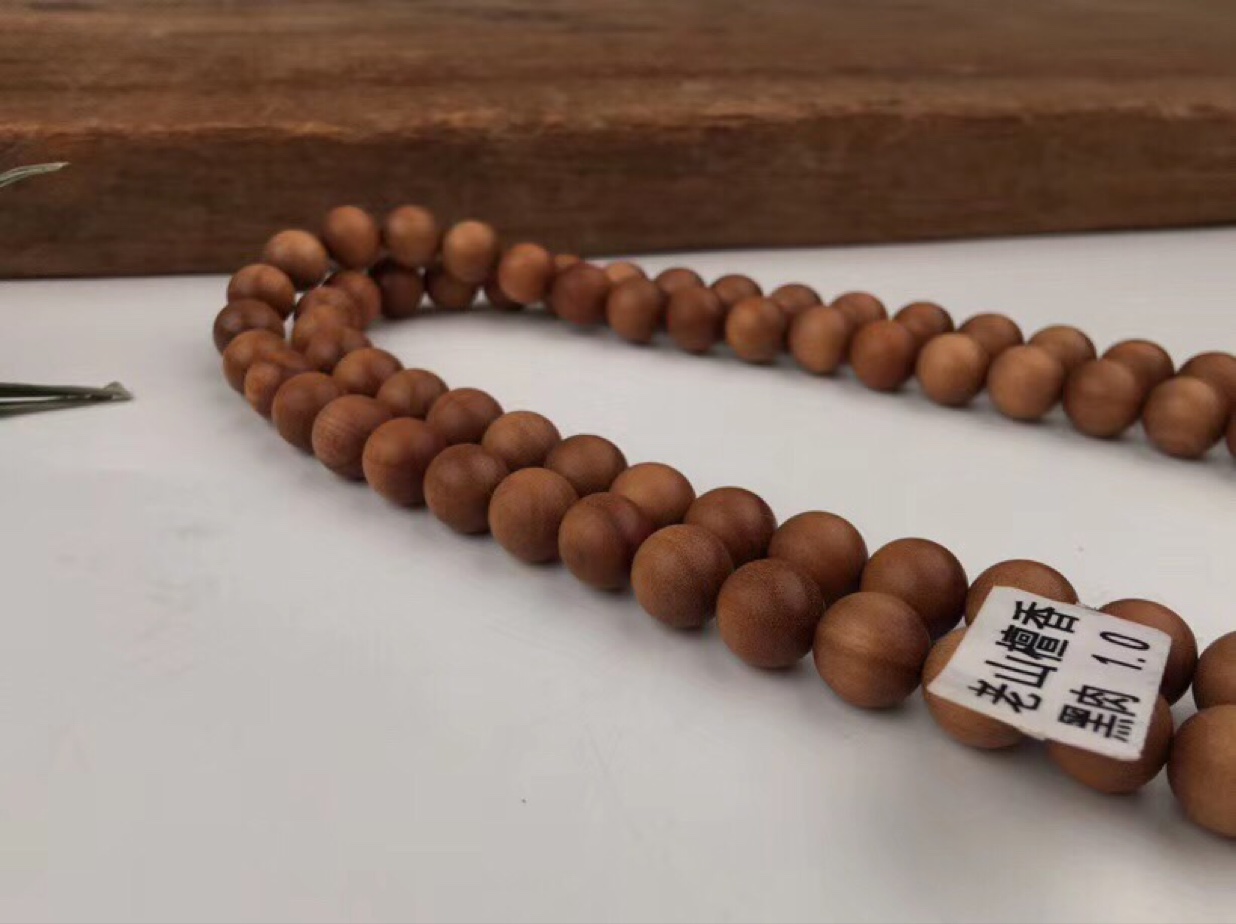 "Wu Mei" : (Premium) Indian Sandalwood Black Meat 1.0 (108 pieces)/Black Meat 1.0 (19 pieces)! Both floating and sinking are in stock! [Bowing] Solemnly promise: No adulteration, no coloring, no high selling price, tenfold compensation for any fake! Application Scenario