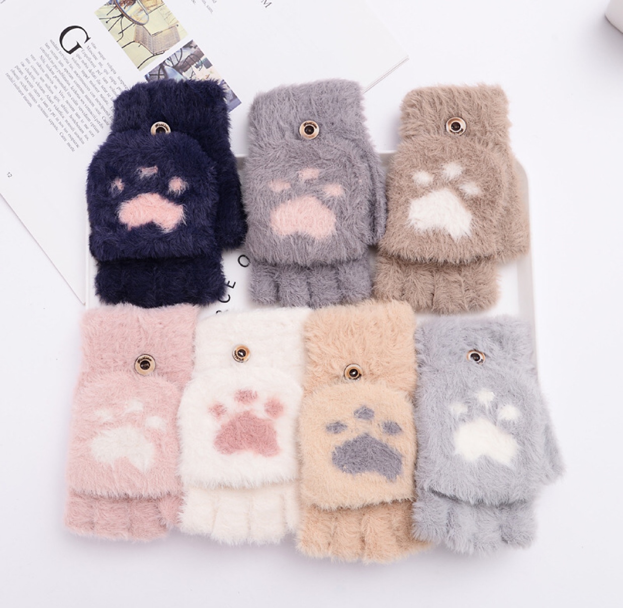 New style of gloves: Cute cat paw gloves for girls, winter flip cover, half-finger dual-purpose warmth, exposed fingers, thickened bear paw gloves for students details Picture