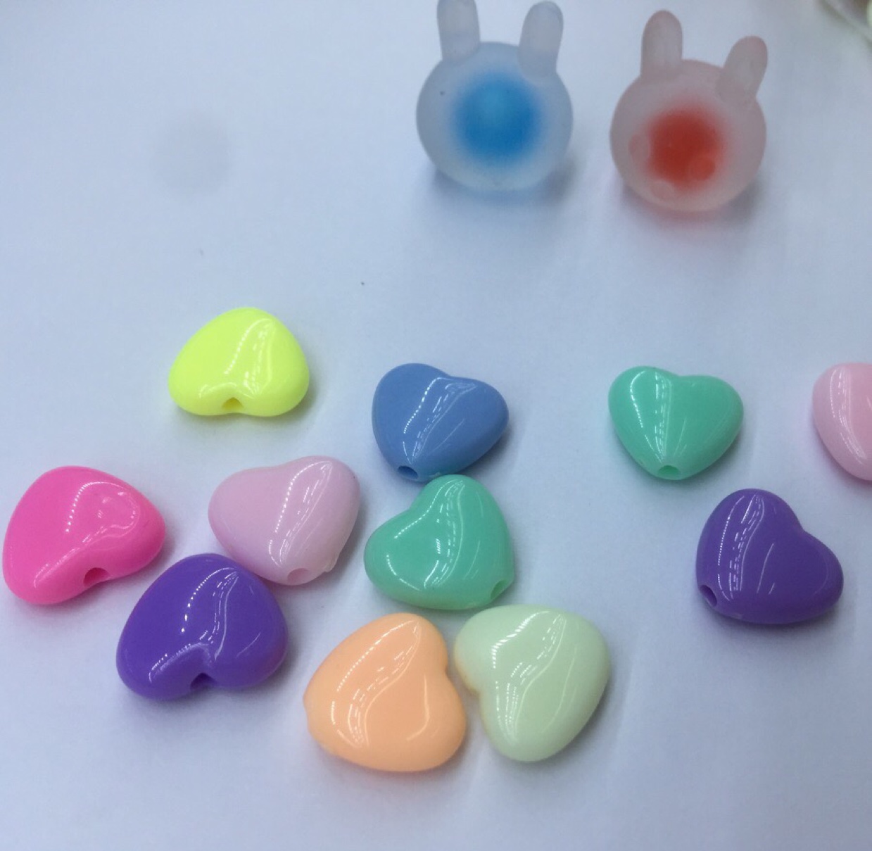 新小桃心.     11x12mm