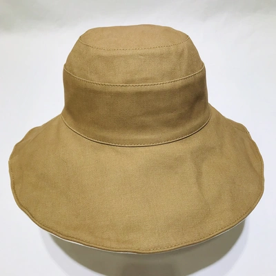 A fisherman's hat with a large brim thumbnail