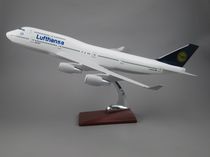 Model aircraft (Lufthansa B747-400 aircraft) simulation aircraft synthetic resin model aircraft