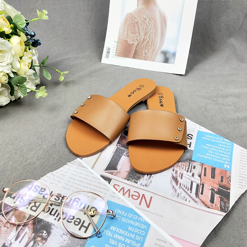 "Human and Shark Dance" one-piece flat, diamond-covered, trendy European and American women's slippers Application Scenario