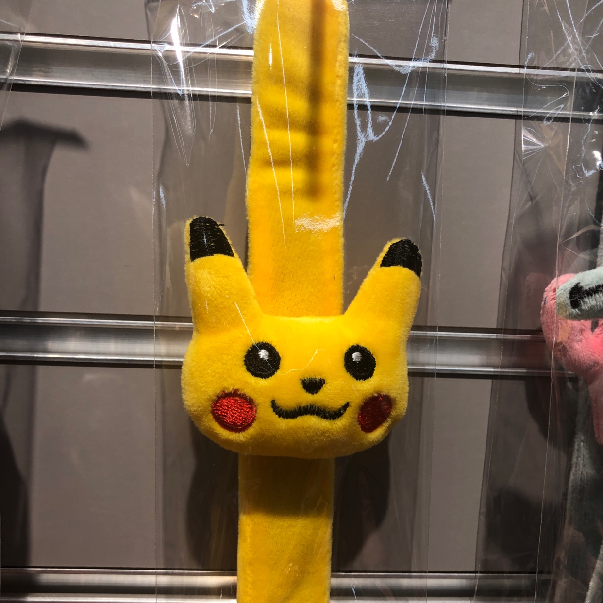 Pikachu hand clasp thumbnail