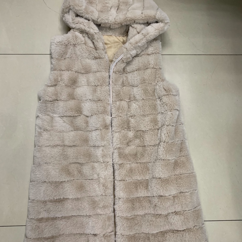 仿皮草马甲，披肩，毛领，帽子及服装服饰