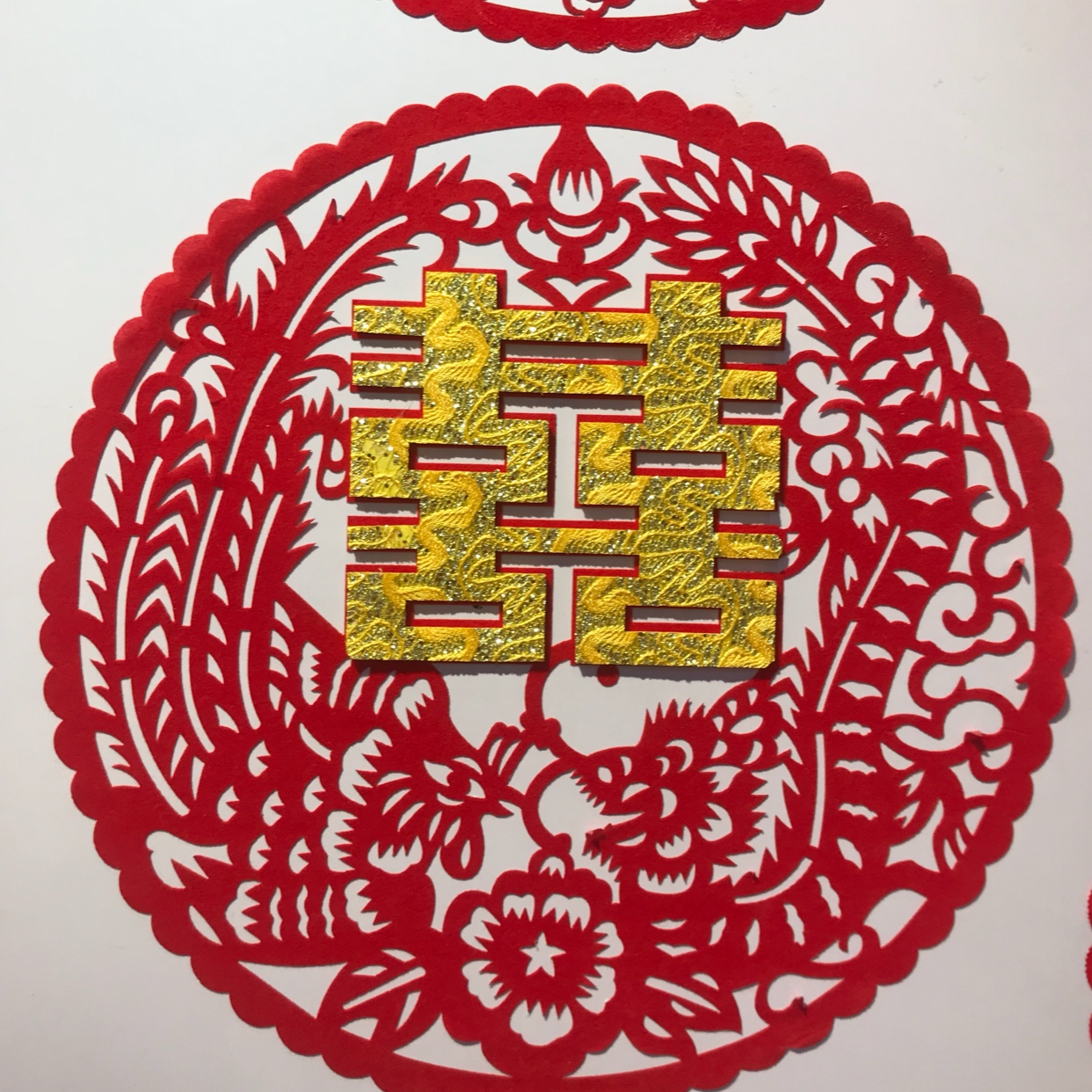 Wedding characters, wedding supplies, hollow water stickers, golden window decorations, paper-cuts of old dragons and phoenixes