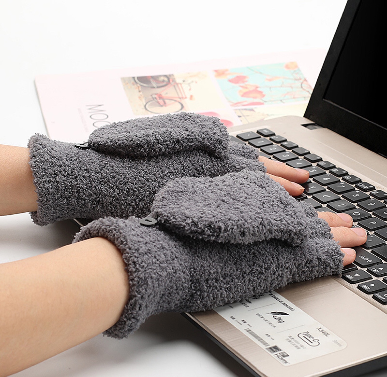 Coral fleece flip-top half-finger gloves for autumn and winter, Korean-style cold-proof student writing and internet-surfing gloves for both men and women undefined