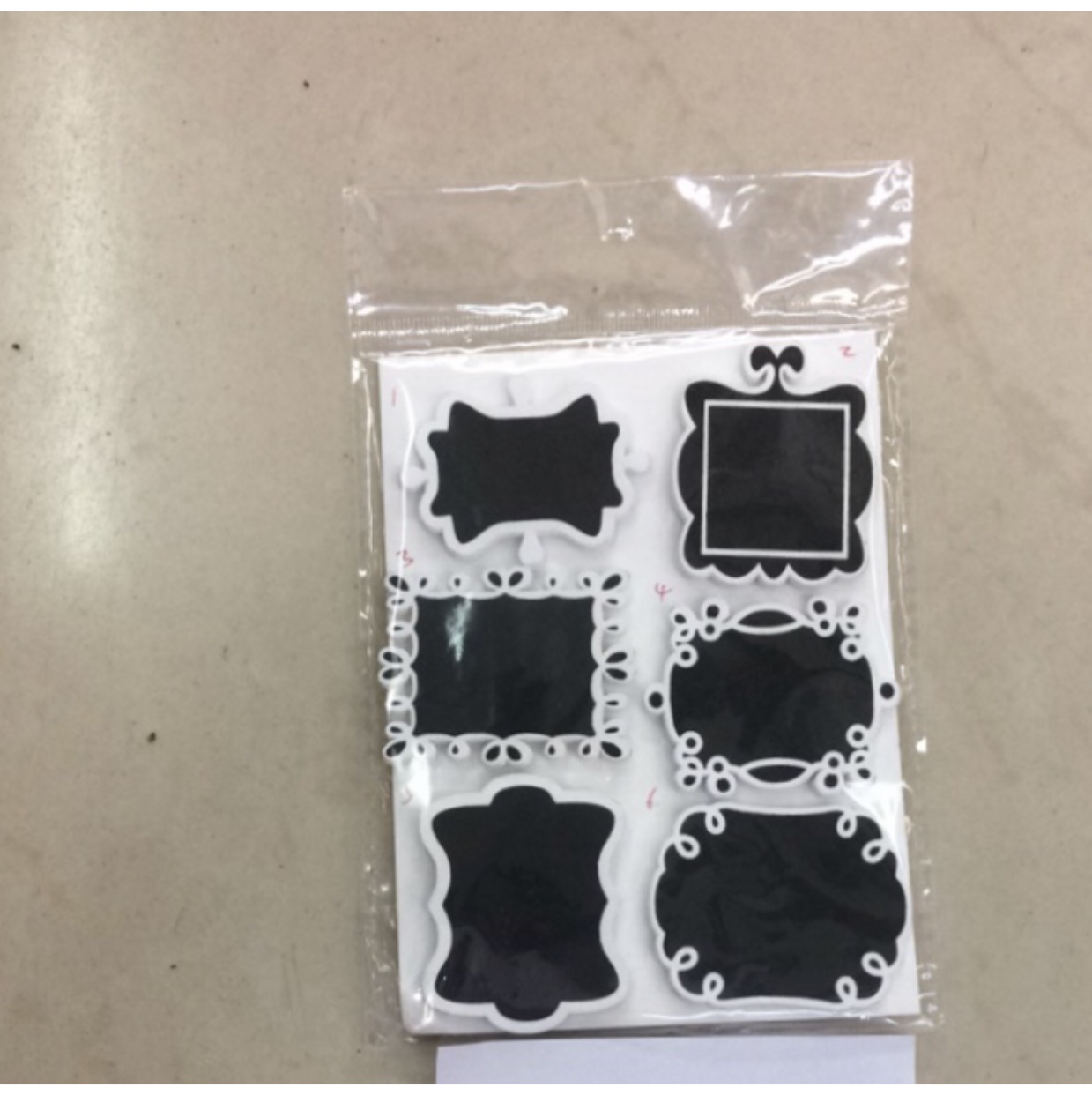 白卡贴六款小木片黑板；1件2400卡*6片一卡：12卡为中包