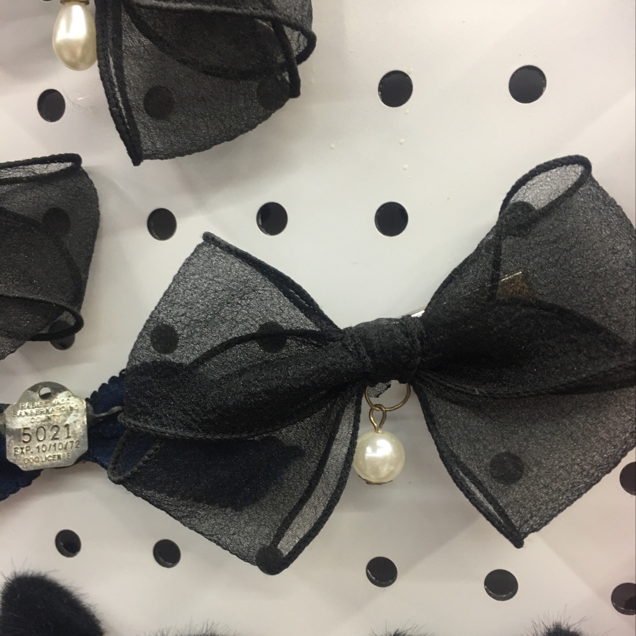 Classic Black Bow details Picture