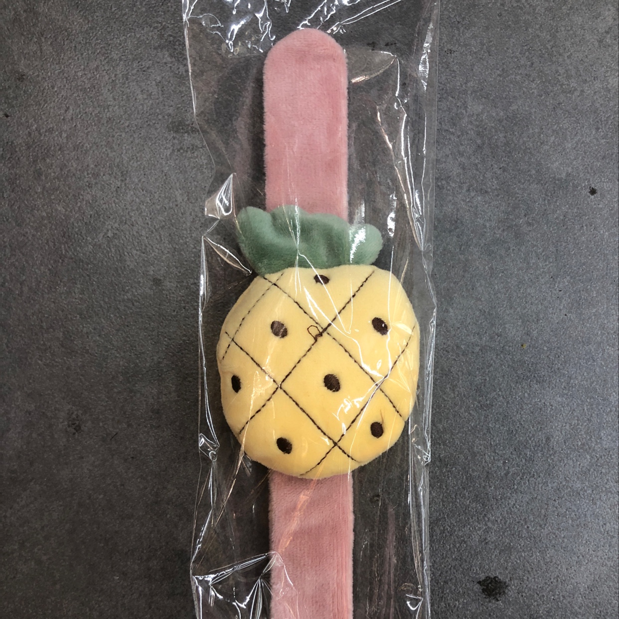 Pineapple hand clasp thumbnail