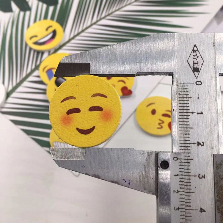 Cute emoji wooden pieces, cute cartoon wooden pendants, DIY painted cartoon wooden buttons details Picture