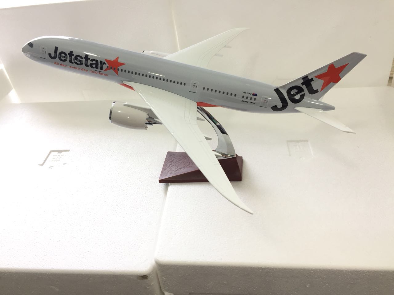 Aircraft model (Jetstar Australia B787) simulation aircraft model synthetic resin aircraft model