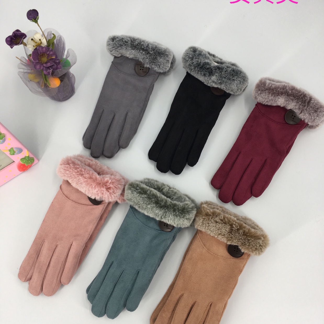Factory direct sales of high-quality women's gloves