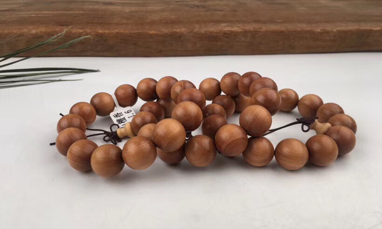 "Wu Mei" Premium 14-piece 1.6mm Indian Old Sandalwood bracelet details Picture