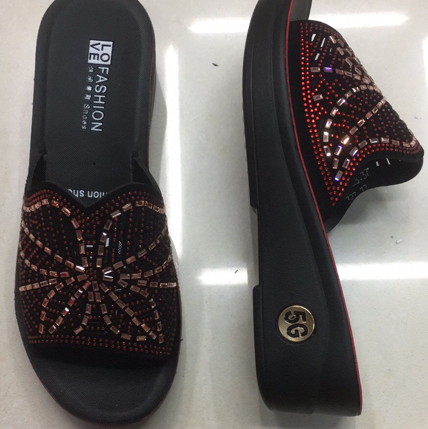Women's leather shoes. Numbers 36 to 39 details Picture