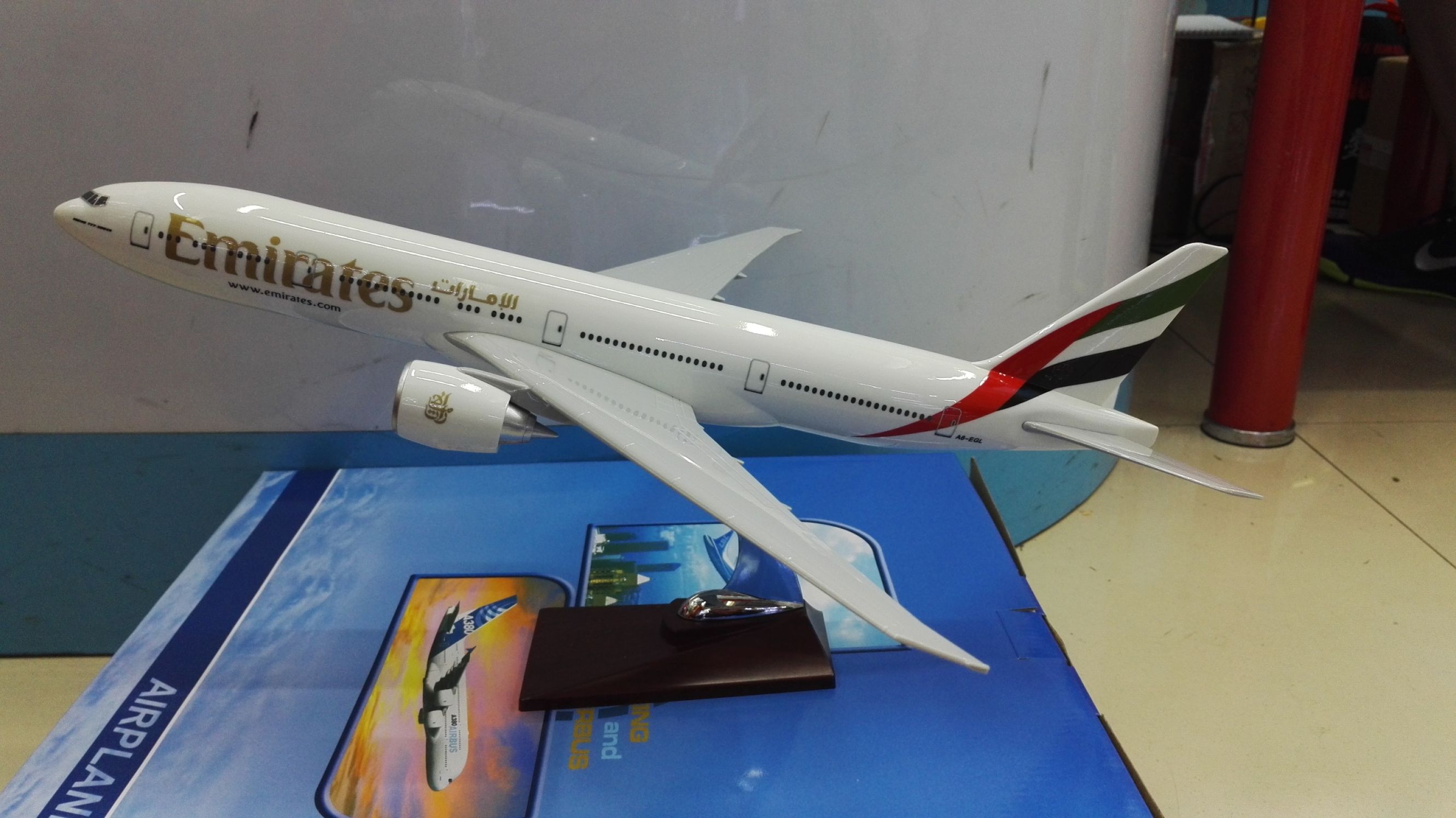 Model aircraft (Emirates B777) simulation aircraft model synthetic resin model aircraft model