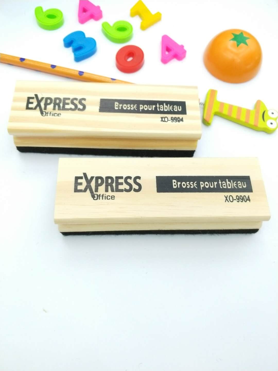 Black and white board erasers mainly deal in new styles and good quality of black and white board erasers and green board erasers. 9904 Specification image