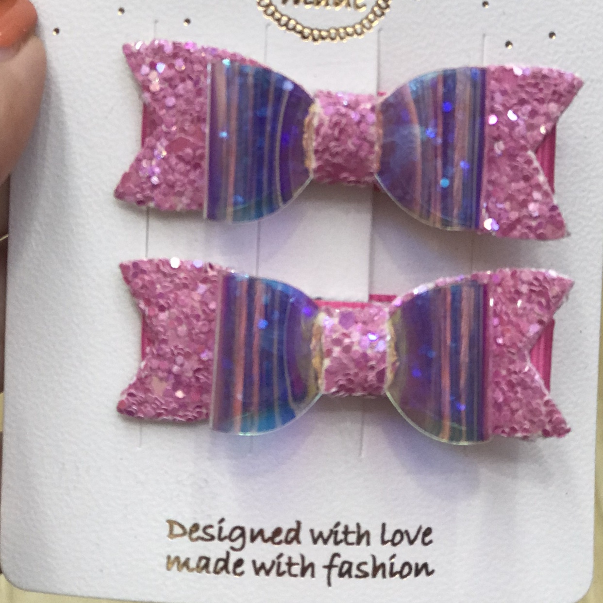 Radiating shiny hair clips for children