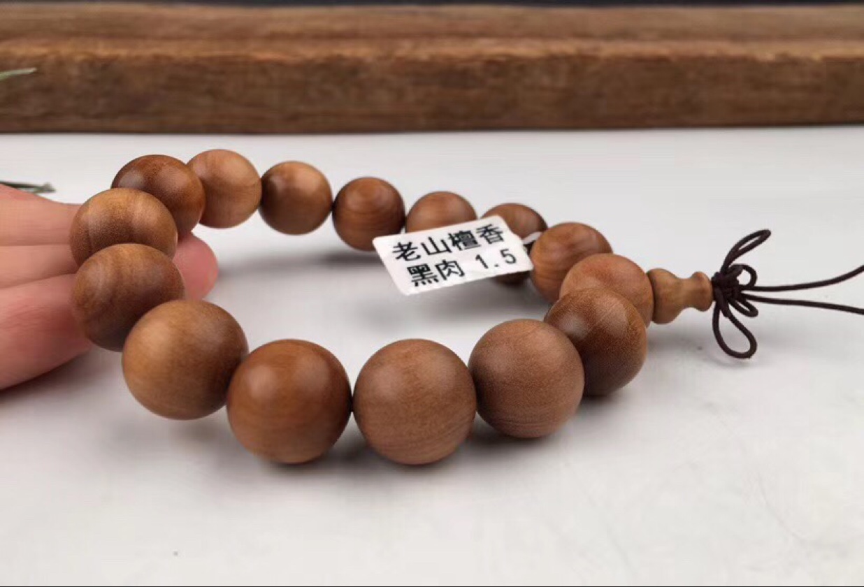 "Wu Mei" : (Premium) Indian Sandalwood Black Meat 1.5 (15 pieces)! Both floating and sinking are in stock! [Bowing] Solemnly promise: No adulteration, no coloring, no high selling price, tenfold compensation for any fake! Application Scenario