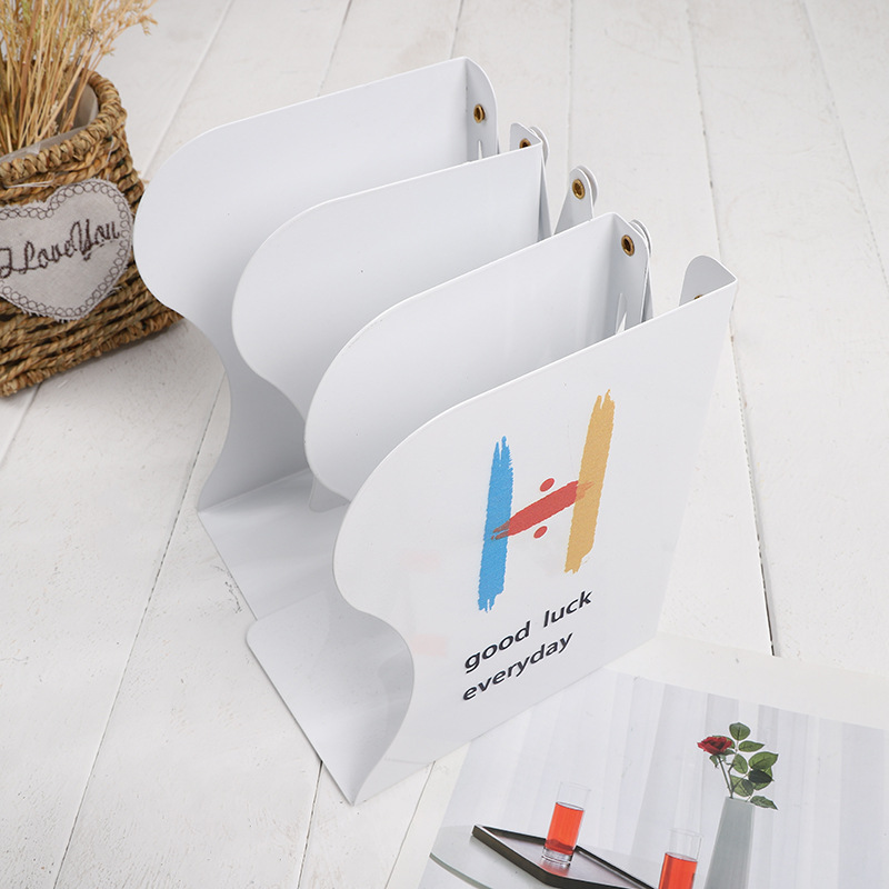 Cartoon creative letter telescopic bookend Application Scenario
