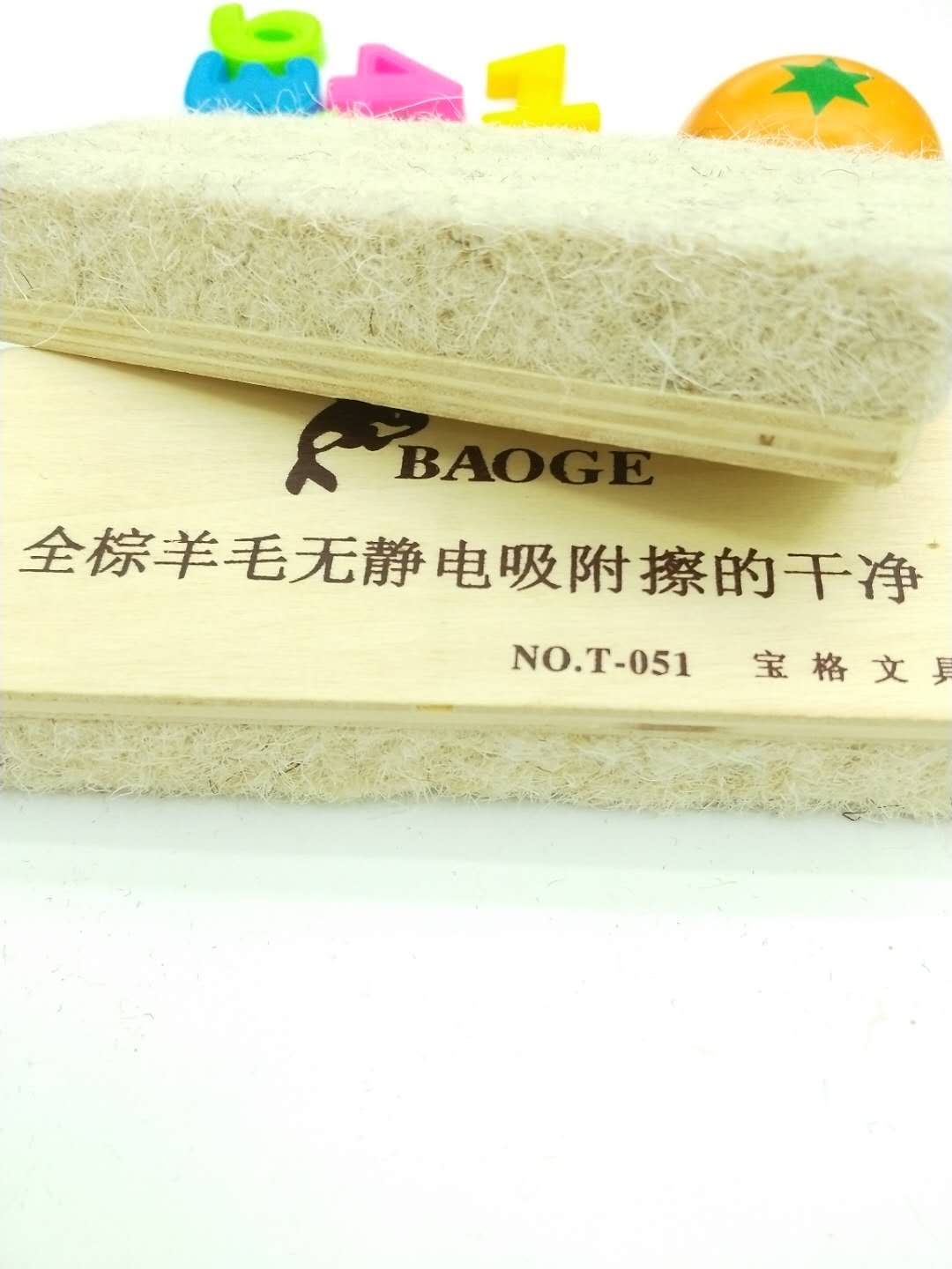 Baoge Education Company specializes in the production of T-051, including blackboard erasers, green erasers, writing erasers, etc Specification image