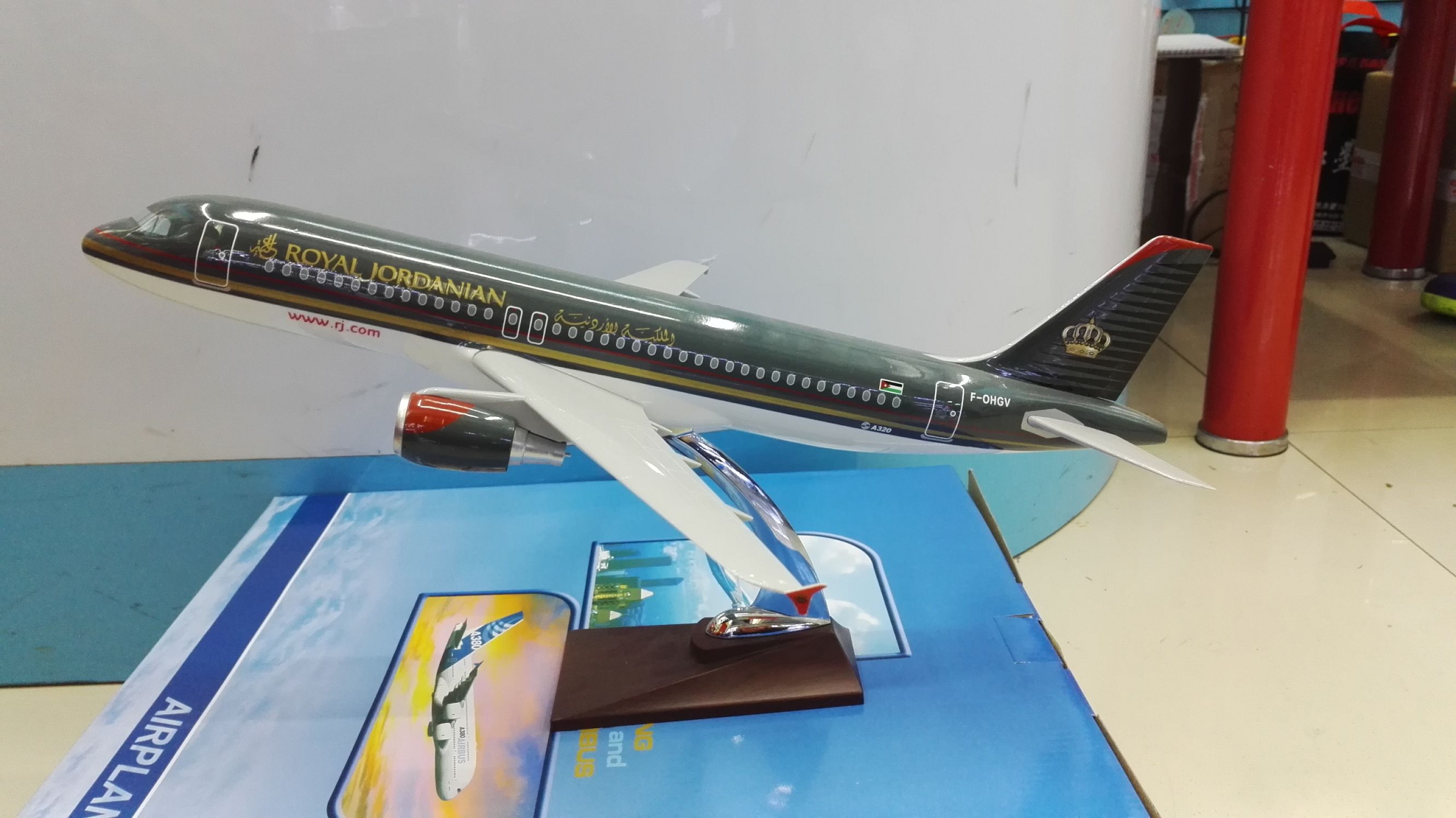 Model aircraft (Jordanian A320) Synthetic resin model aircraft model simulation aircraft model