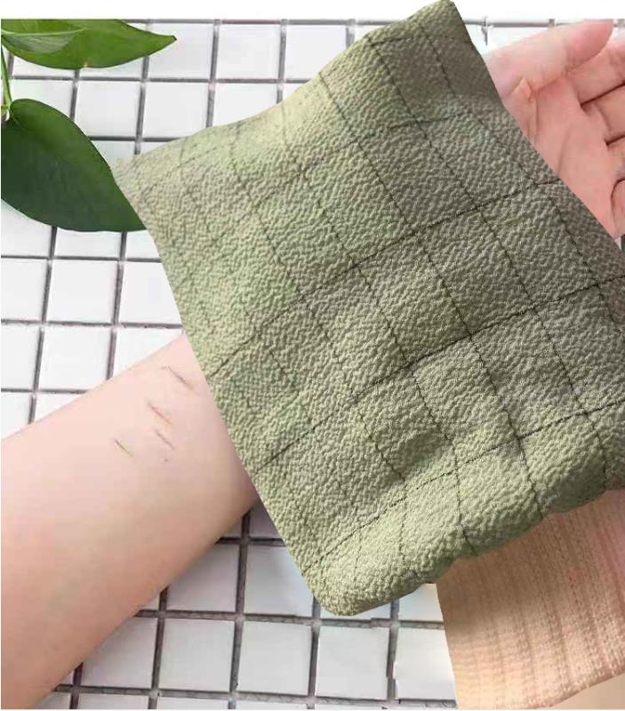 A135 Plaid Bath Gloves Item Picture