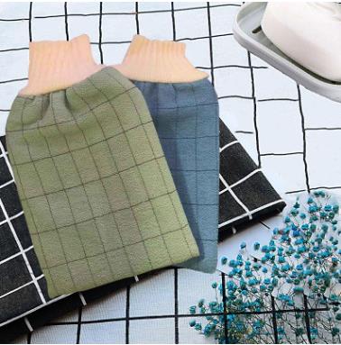 A135 Plaid Bath Gloves full figure