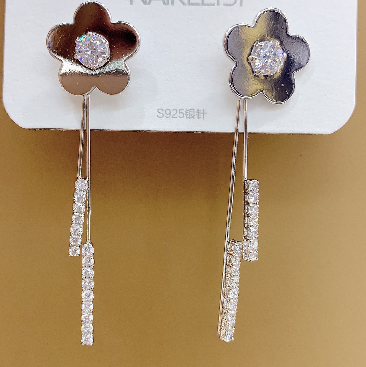 2020 New European and Korean fashion Women's 925 Silver Needle Zircon Platinum earrings details Picture