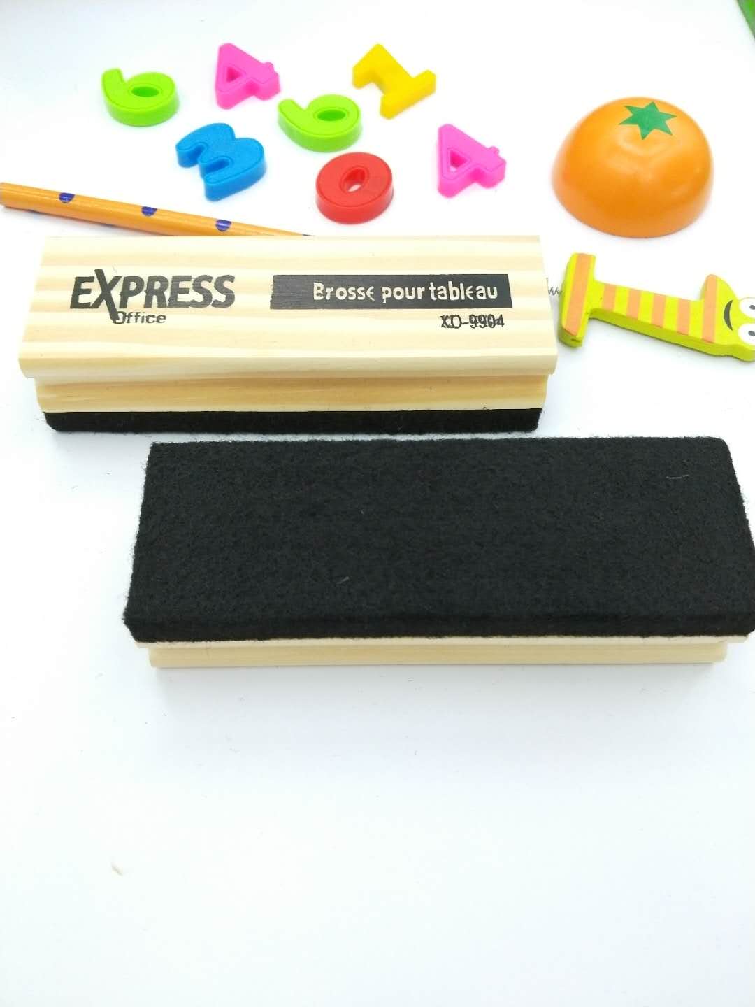 Black and white board erasers mainly deal in new styles and good quality of black and white board erasers and green board erasers. 9904 detail image 3