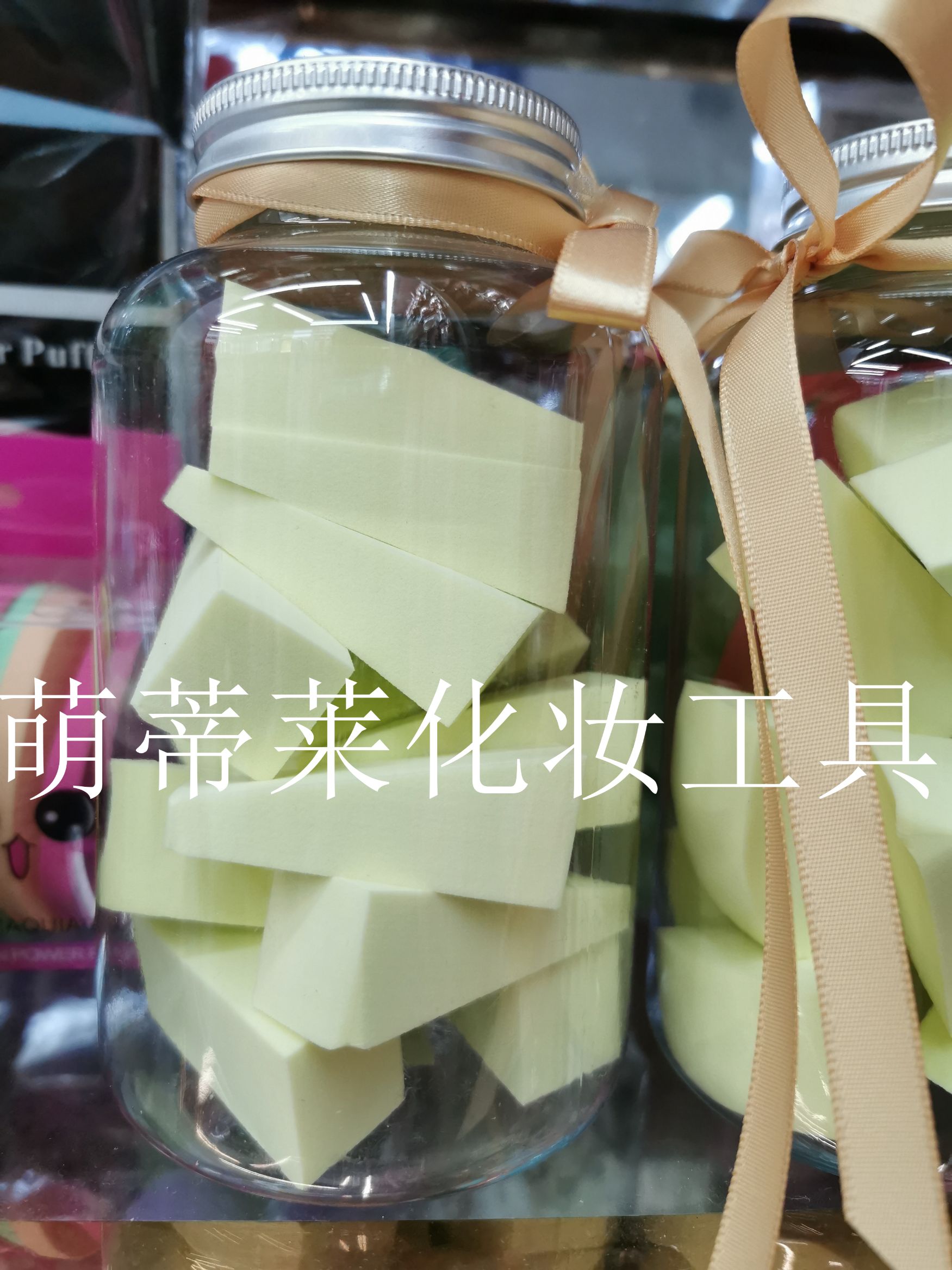 Hydrophilic small trapezoidal powder puff expands when exposed to water, bucket-sized powder puff, fan-shaped powder puff