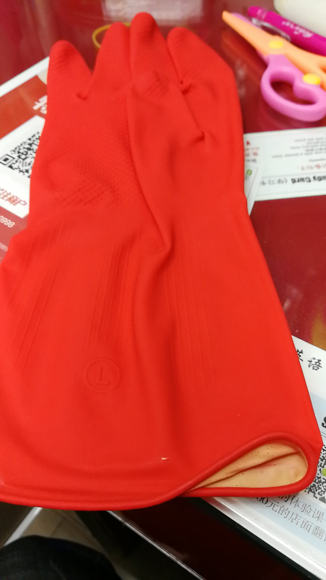 Red gloves thumbnail