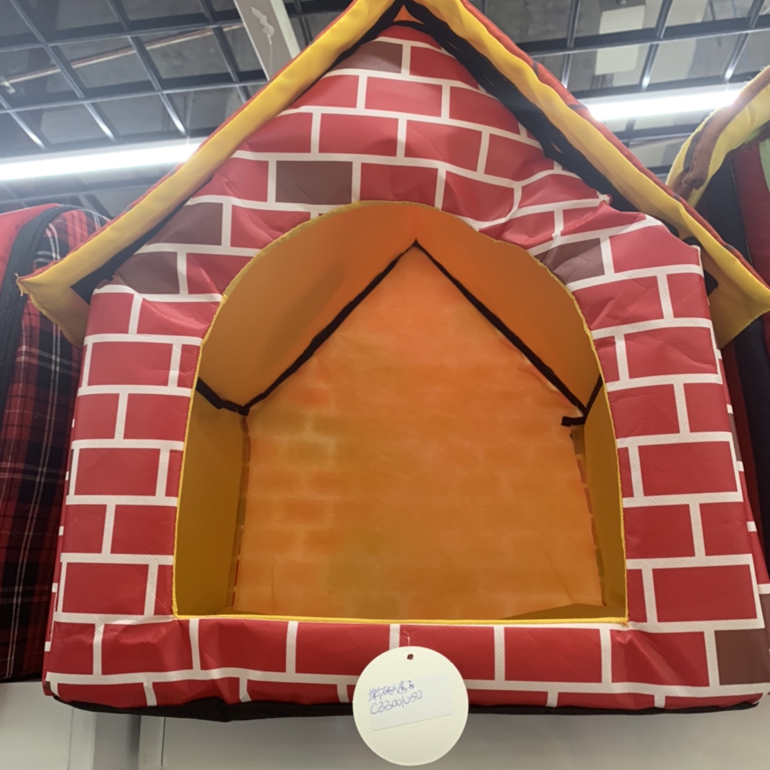 Red brick-patterned pet bed