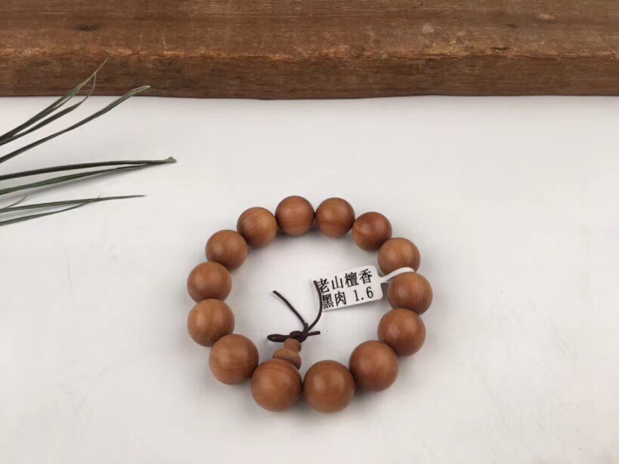 "Wu Mei" Premium 14-piece 1.6mm Indian Old Sandalwood bracelet Application Scenario