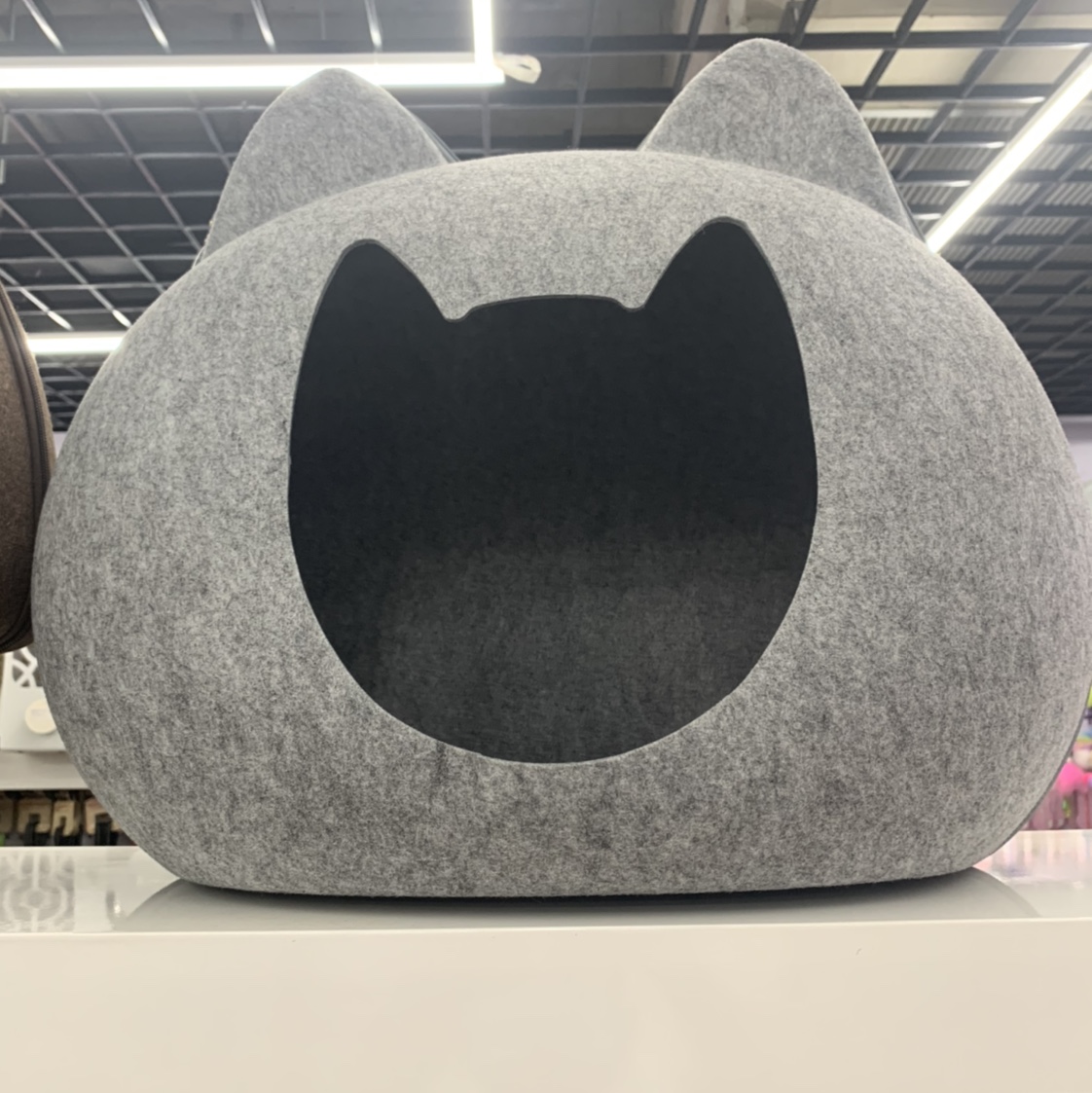 Cat-shaped open pet bed