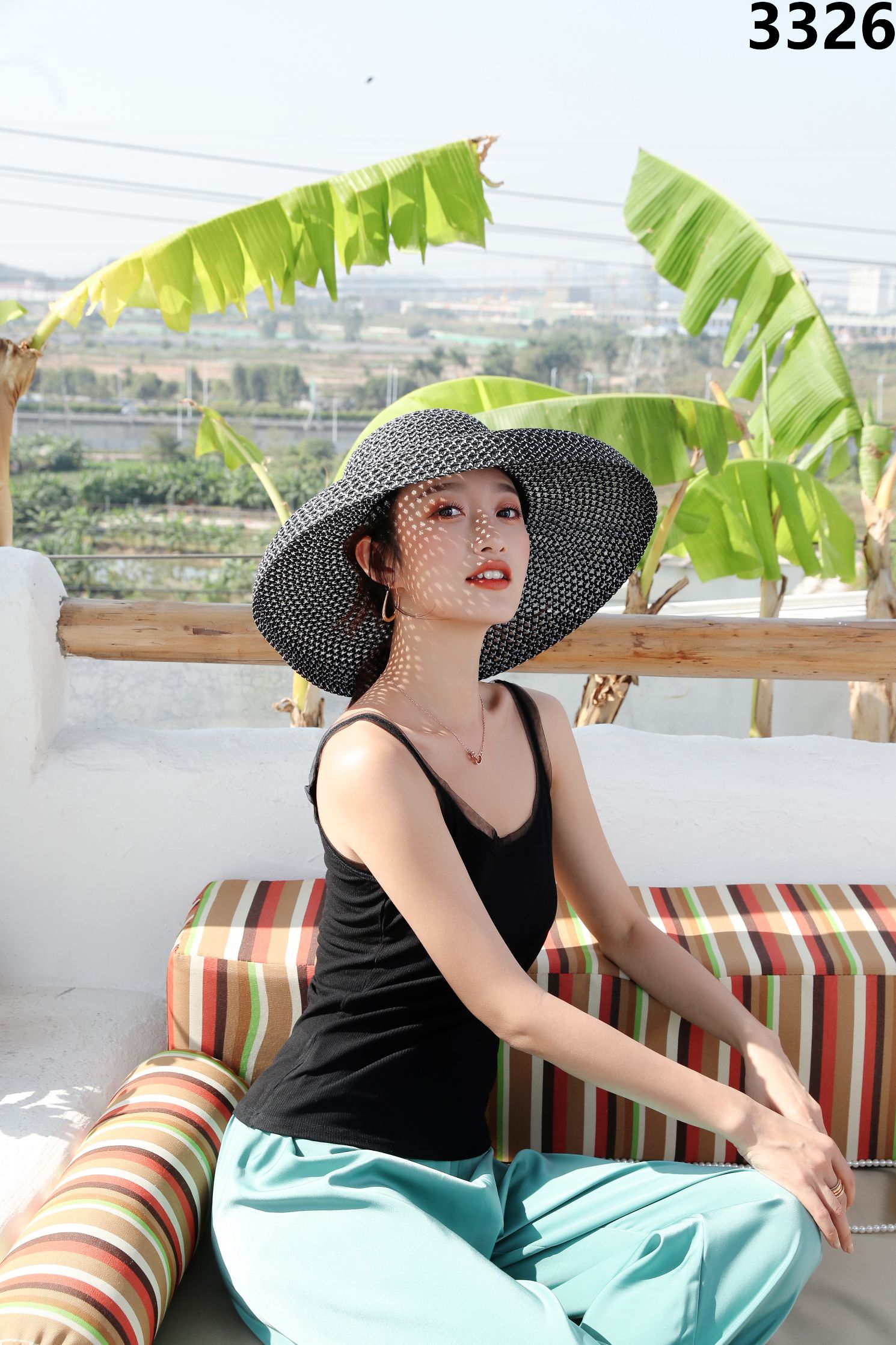 Net Red Summer Hyuna Bar Hop Di Halter Vest Women With Sexy Halter Halter Short Outside Wear Top Tide details Picture