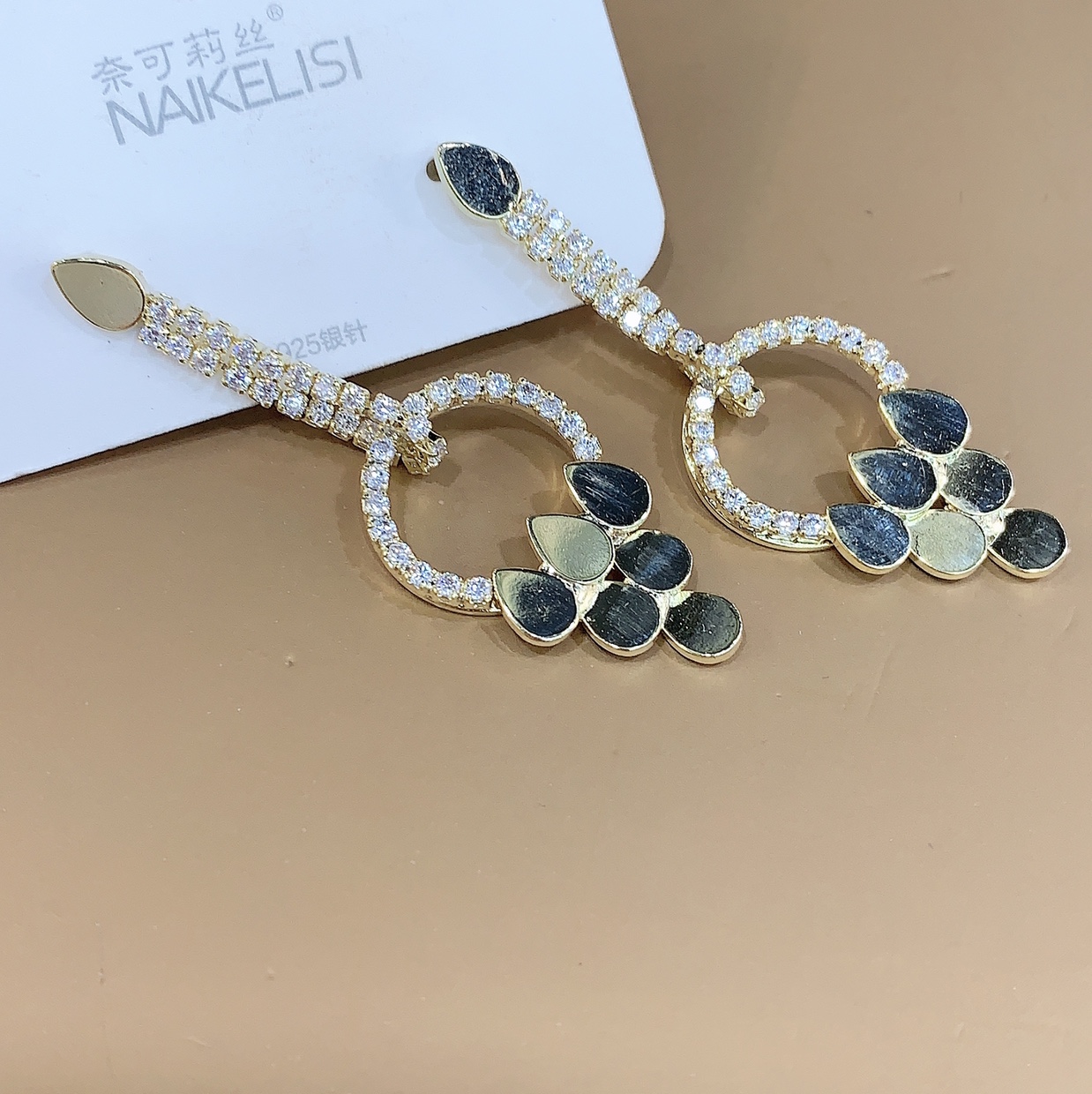 2020 Fashion Trend Versatile Women's 925 Silver Needle Zircon Gold-plated earrings details Picture